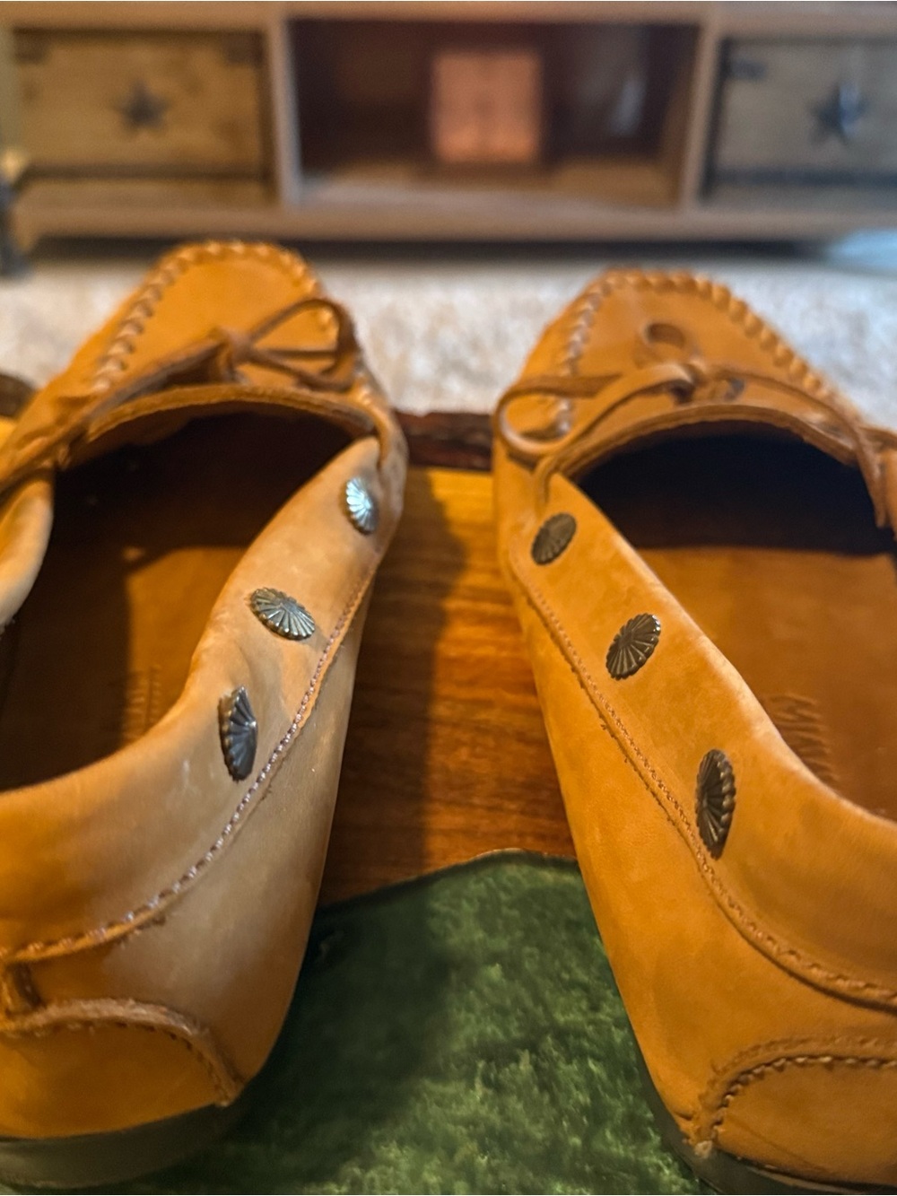 Women’s Tan Minnetonka Soft Suede Slip On Moccasin Loafers - Sz 10 - Pre Loved! - Picture 6 of 9